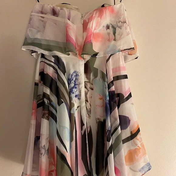 Light summer (party) dress Bebe - Picture 2 of 3